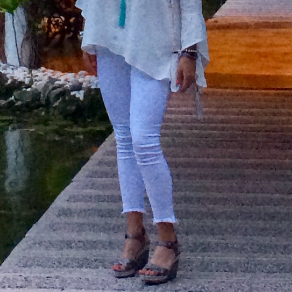 True Religion HALLE White Mid Rise Skinny Jeans, 30